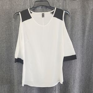 NWOT White/Black Cold-shoulder Blouse 0x/12w